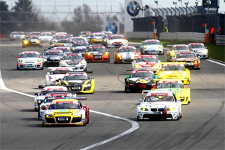 Racen of karten op de Nürburgring